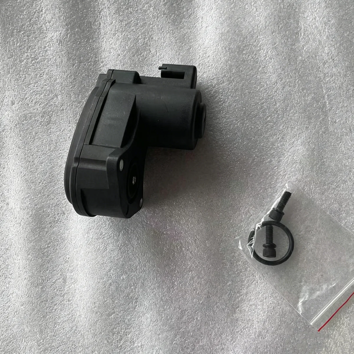 Tesla Model 3 Rear brake caliper moto Right detail 3