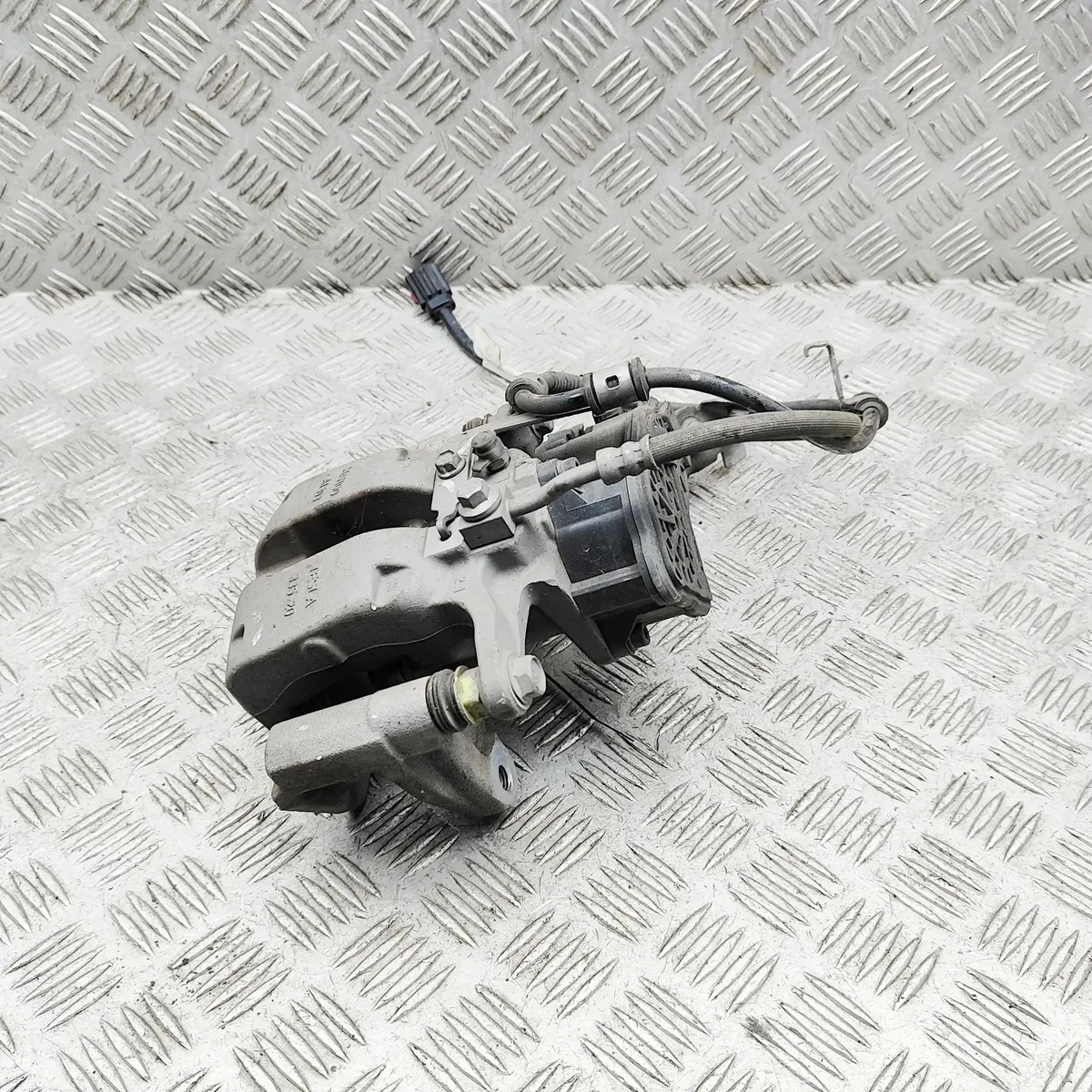 Tesla Model Y Rear brake caliper moto Right detail 2