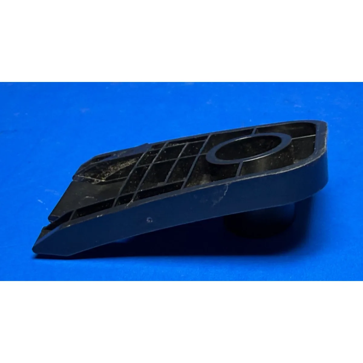 Tesla Bumper Headlight Outer Right Bracket Holder Right detail 3