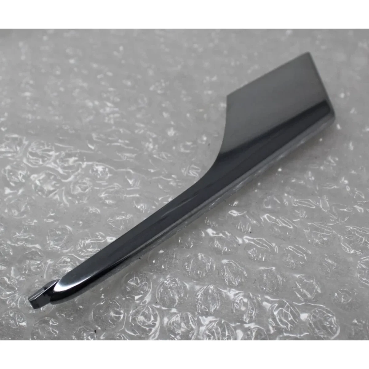 Tesla Model X Fog lamp decorative strip (Lower) Right detail 2