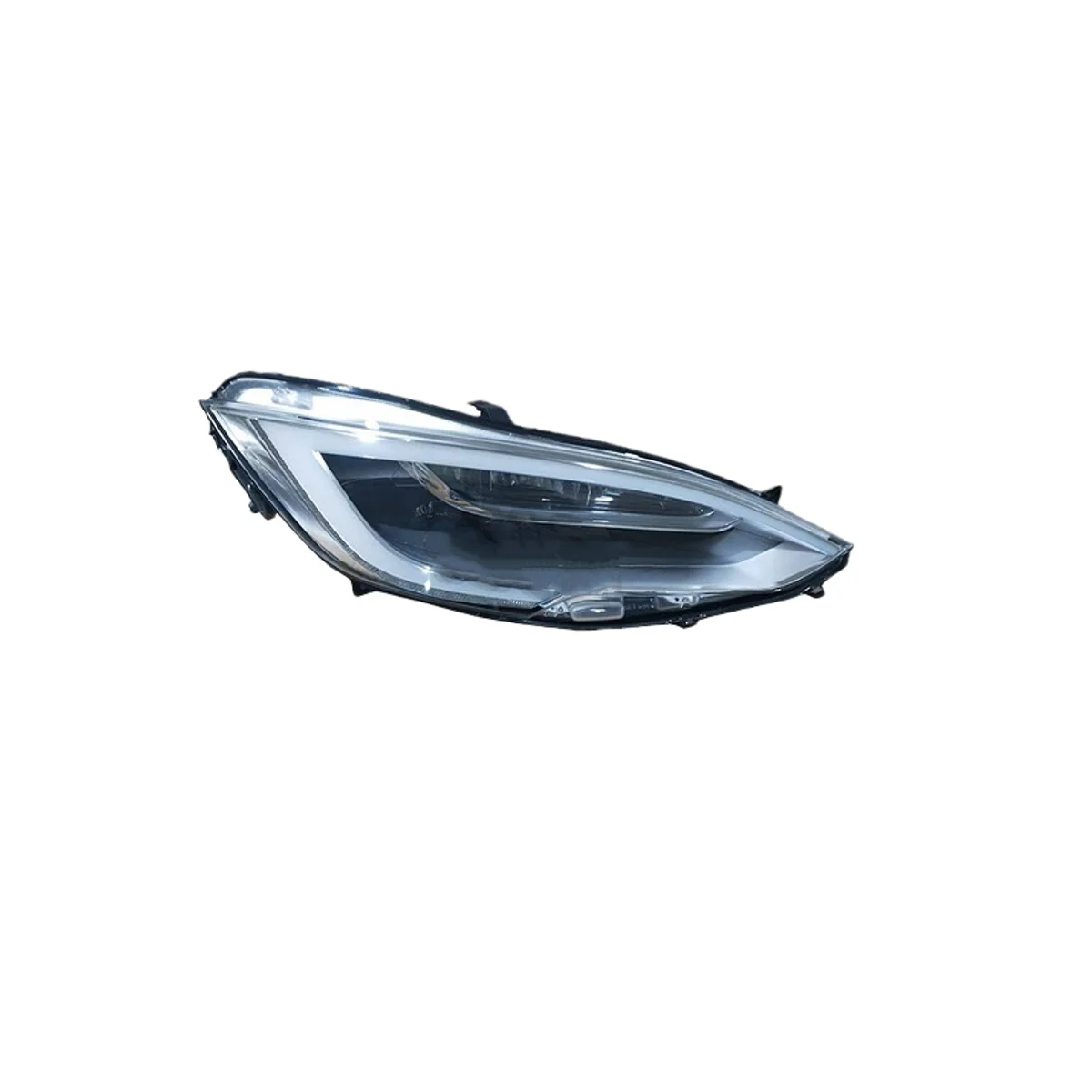 2022 Tesla MDS Headlamp(plus) Right detail 2
