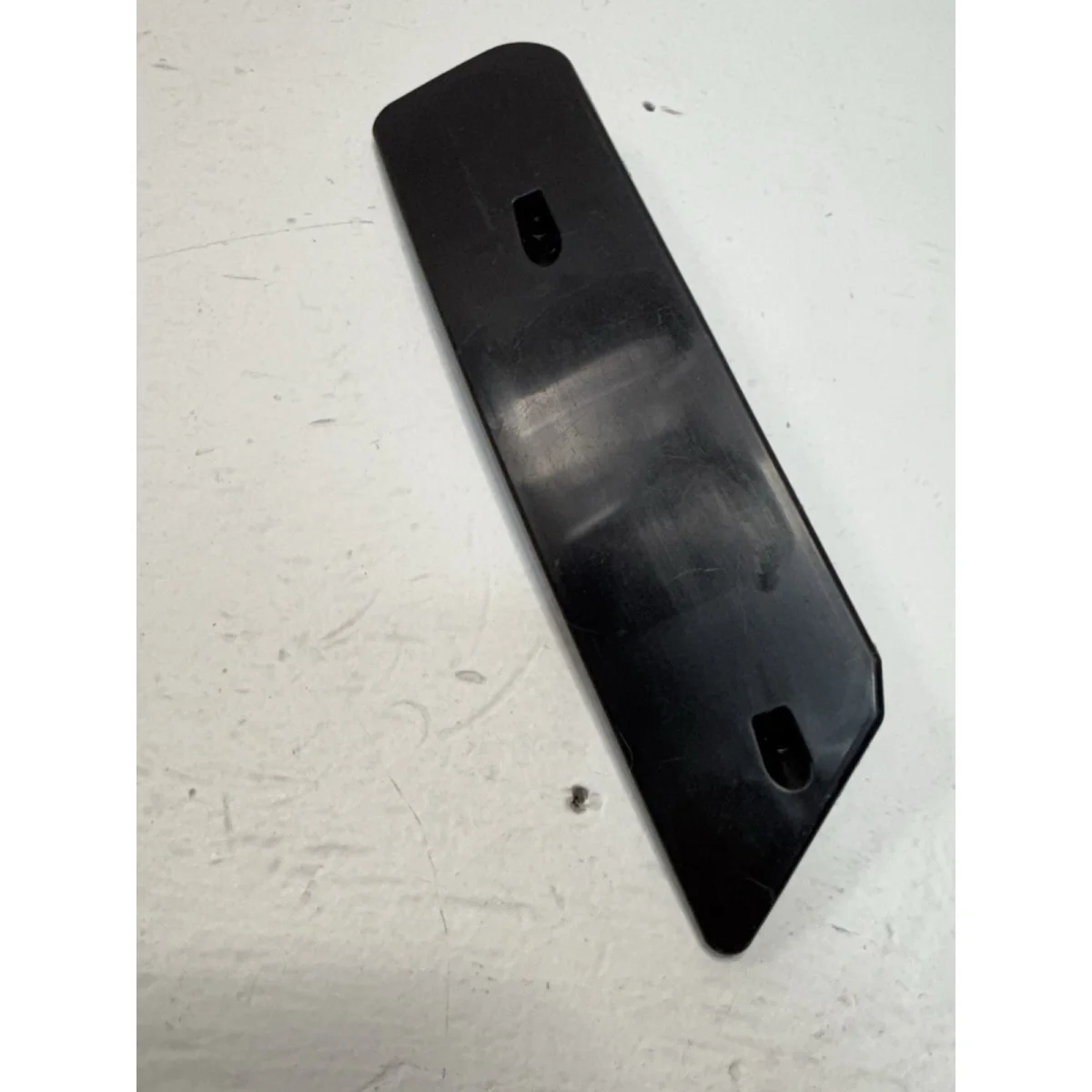 Tesla Model S headlamp downside supporter Left detail 3
