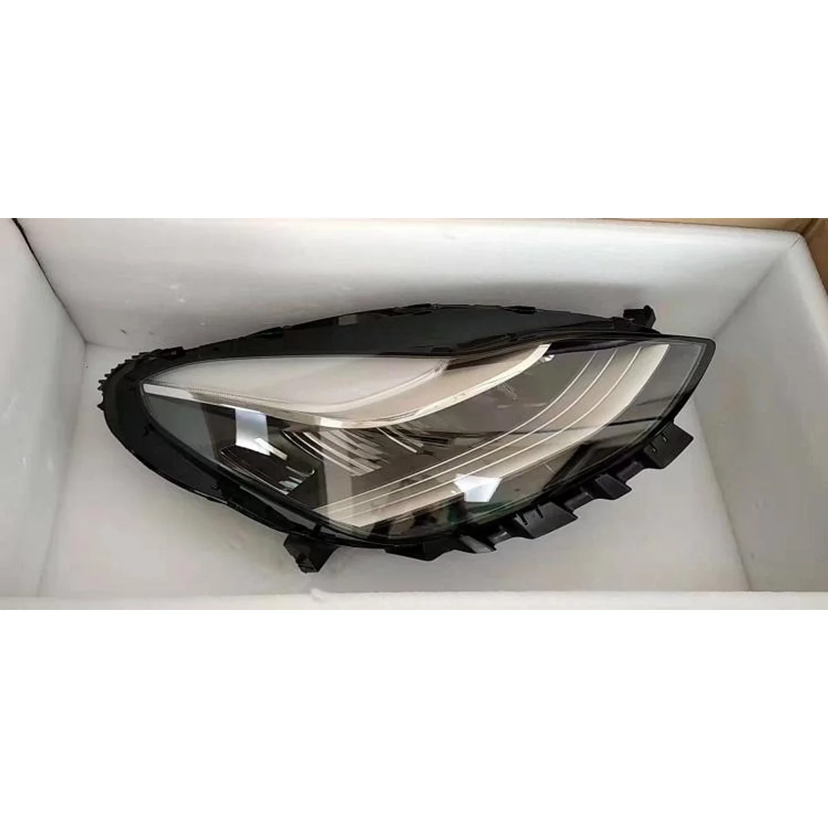 Tesla HEADLIGHT R 2021 detail 2