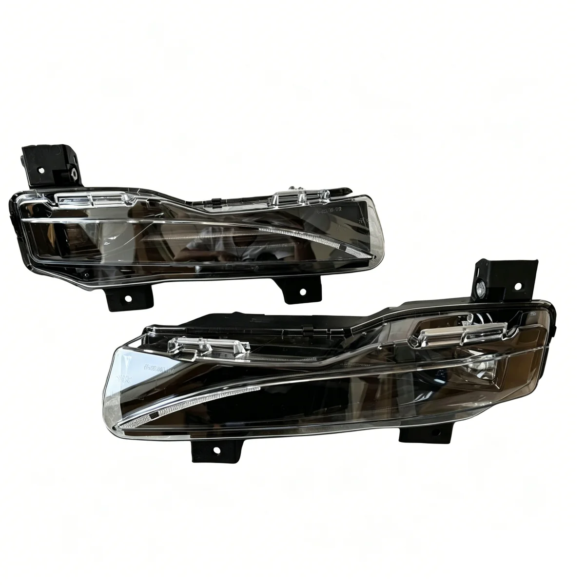 2022 Tesla MDS front fog light Left detail 1