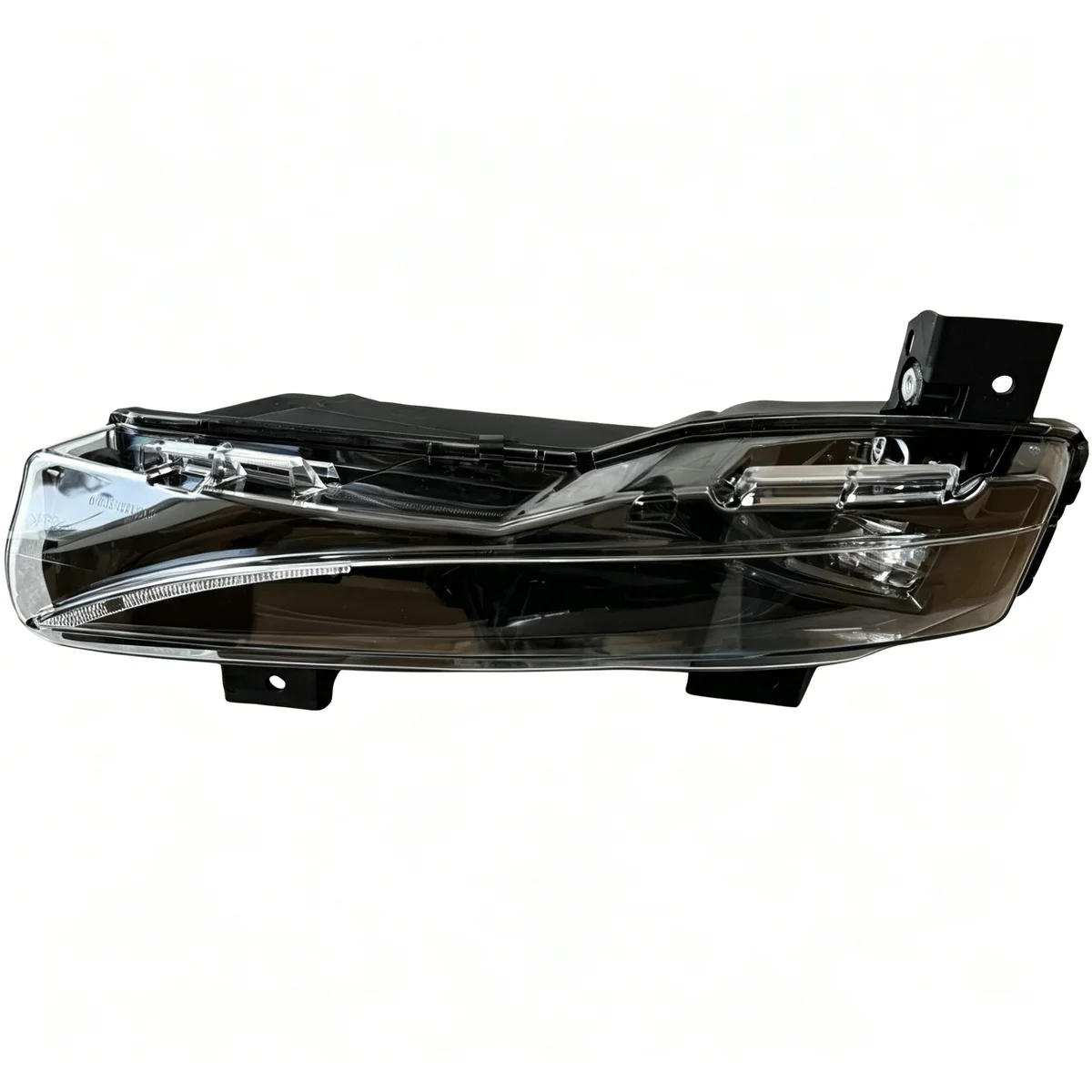 2022 Tesla MDS front fog light Left detail 2