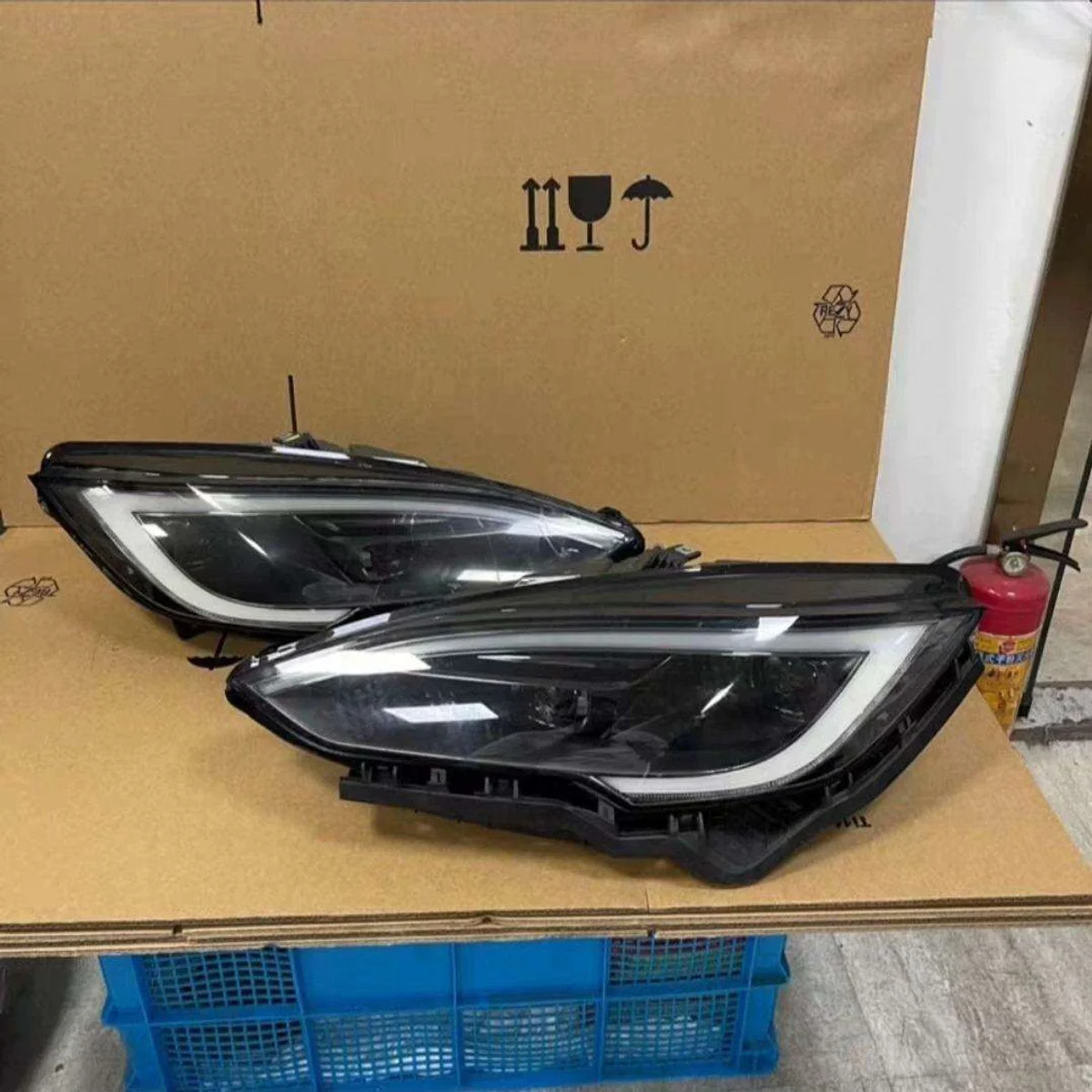 Tesla Model SHeadlight Left detail 1