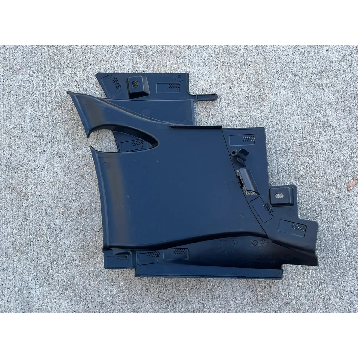 Tesla22Model X Front Fog LightBracket Left detail 3