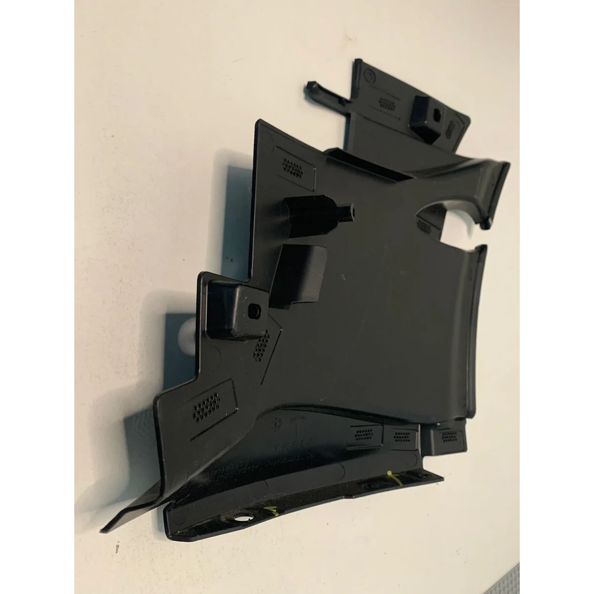 Tesla22Model X Front Fog LightBracket Right detail 3
