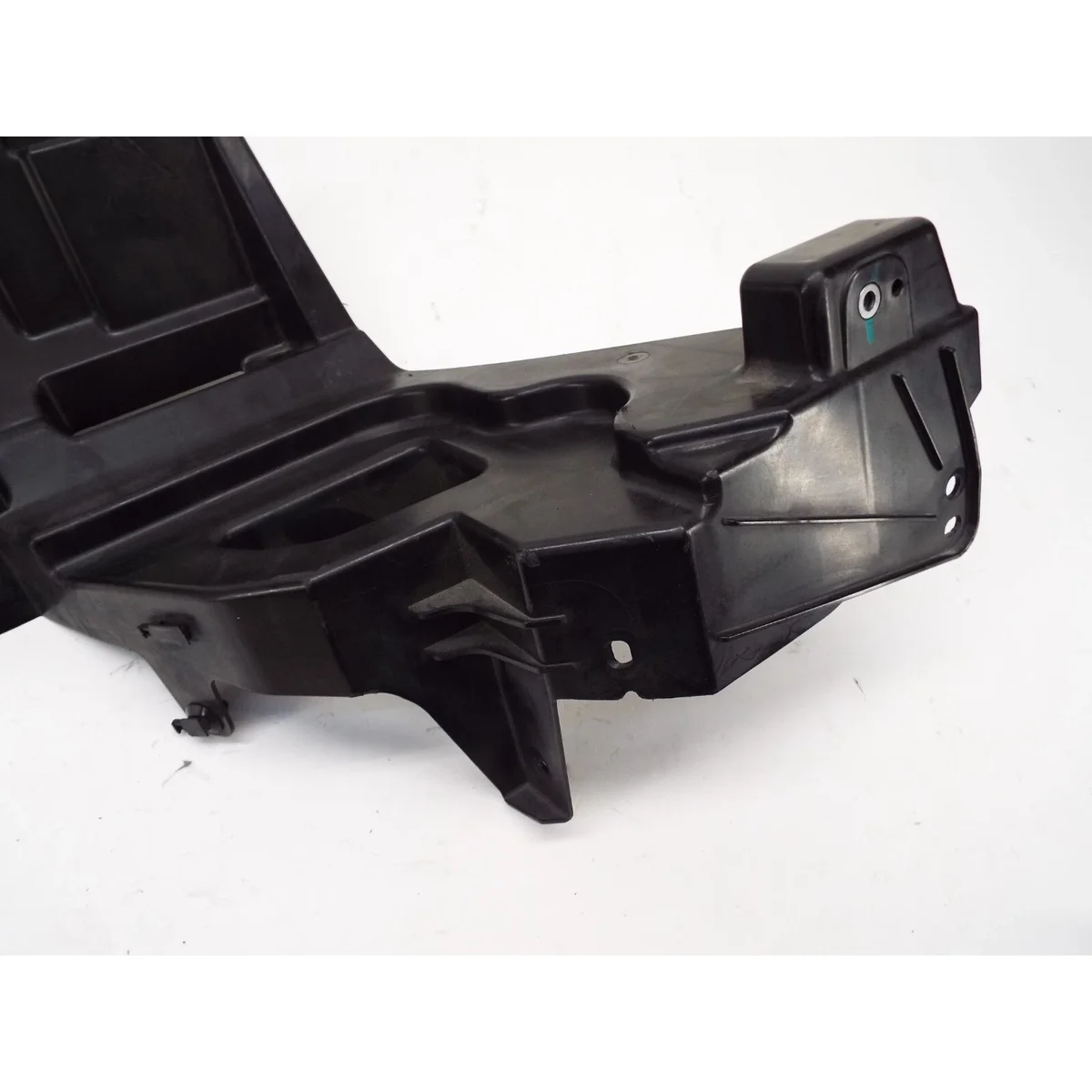 Tesla22Model X HeadlightBracket Right detail 3