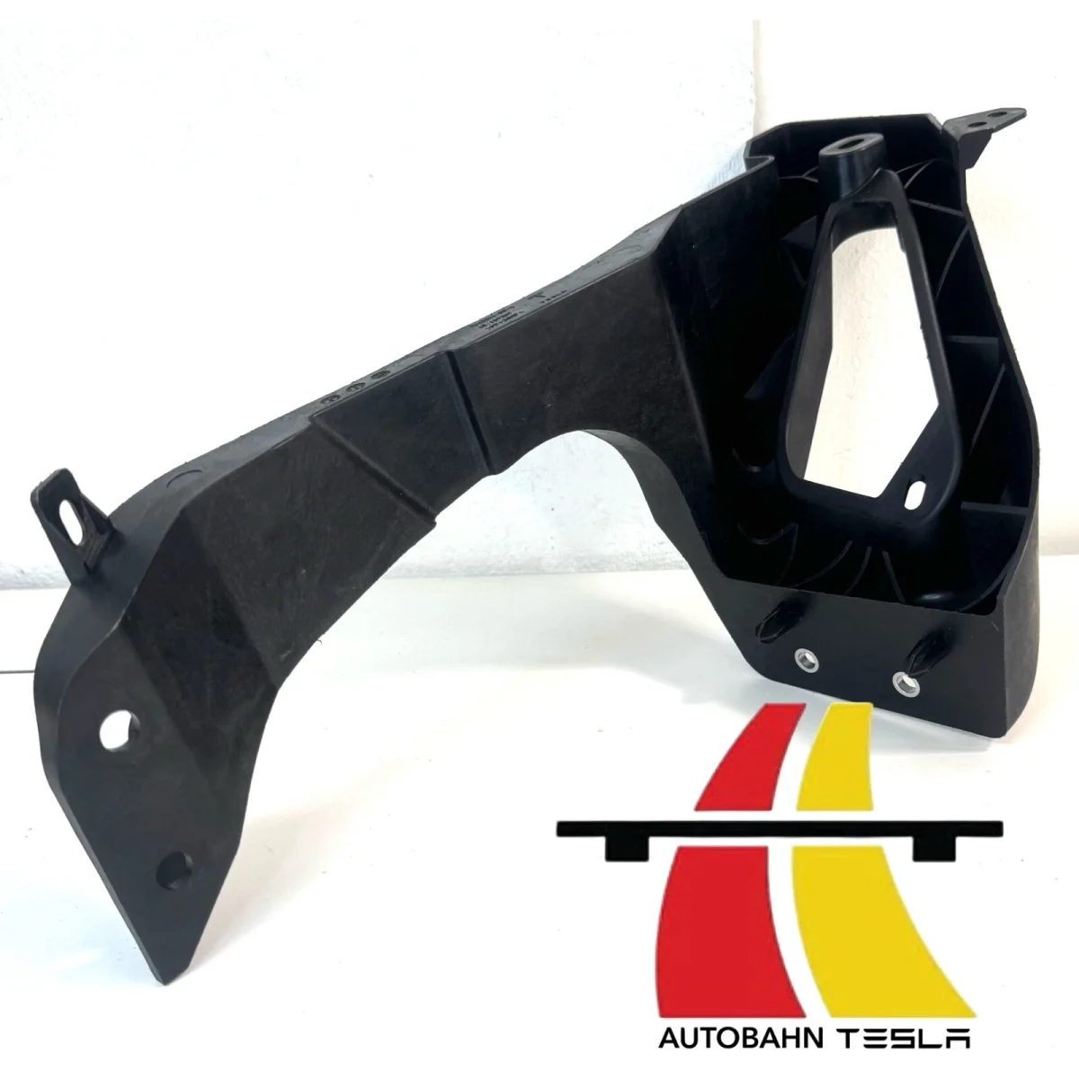 2022 Tesla MDS headlamp lower supporter (right) detail 1