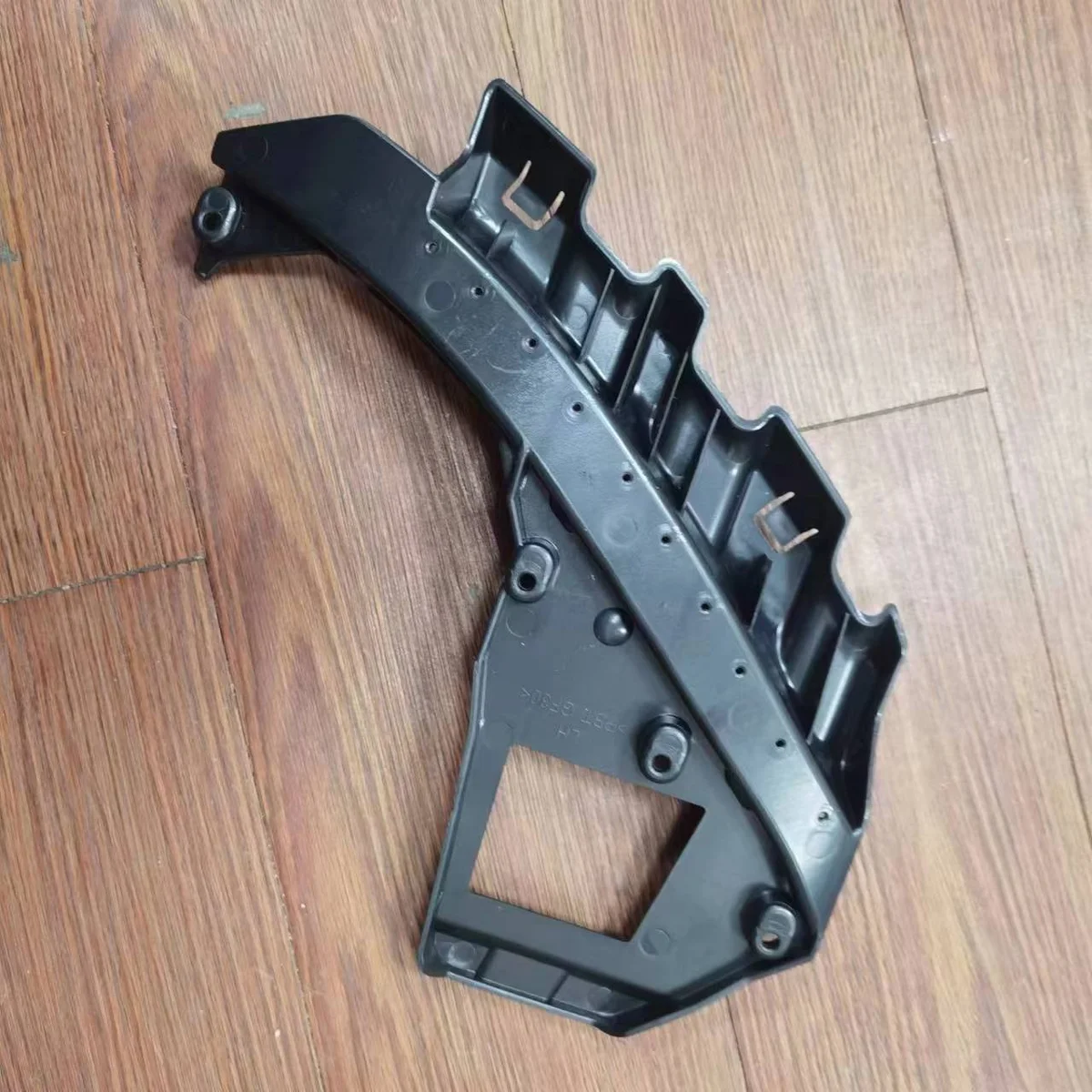Tesla Model 3 18-20 year Headlight mounting bracket