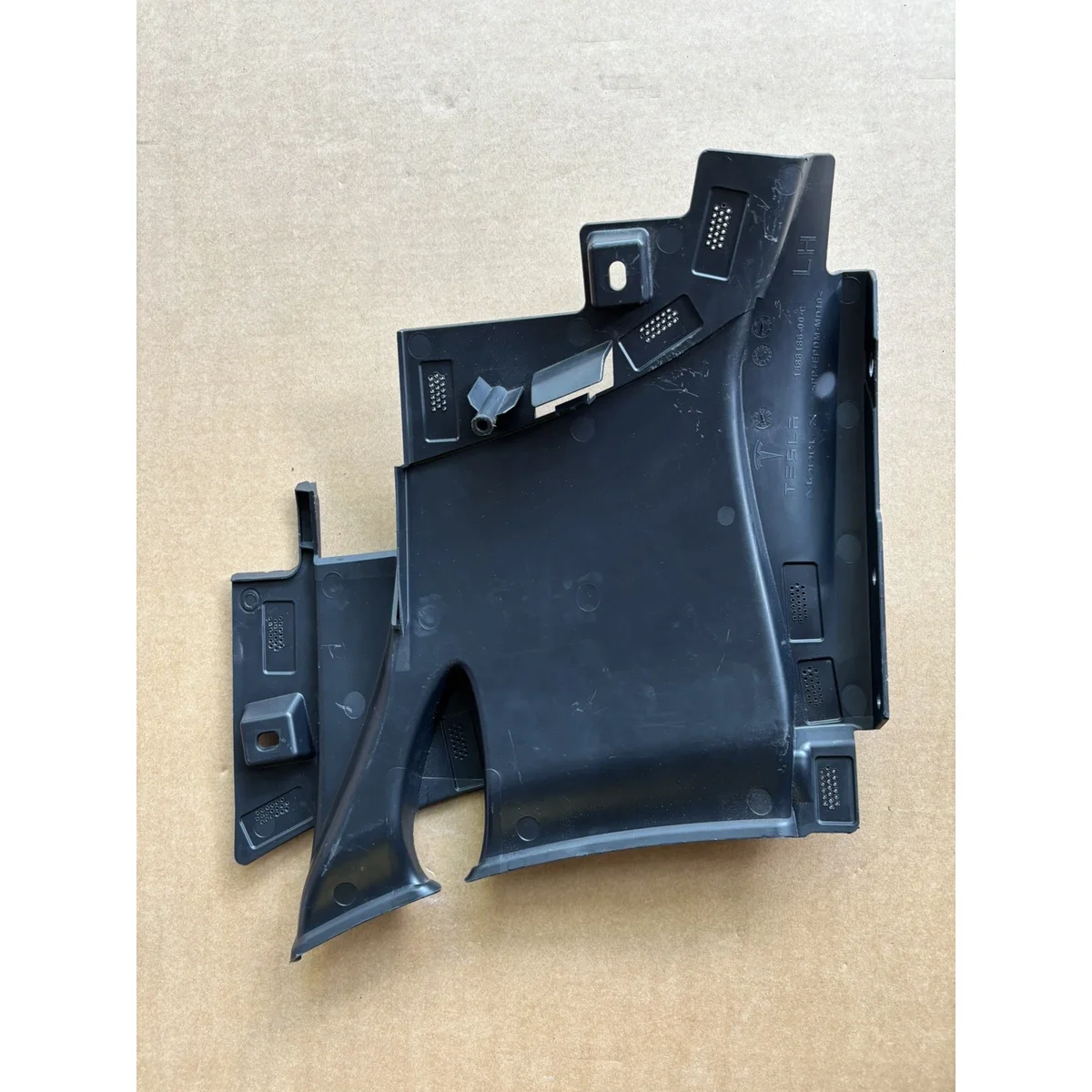 Tesla22Model X Front Fog LightBracket Left