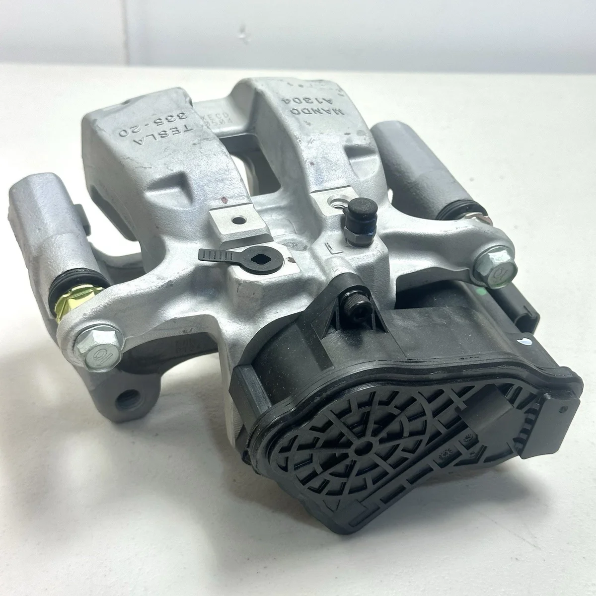 Tesla Model Y Rear brake cylinder (with brake pads)