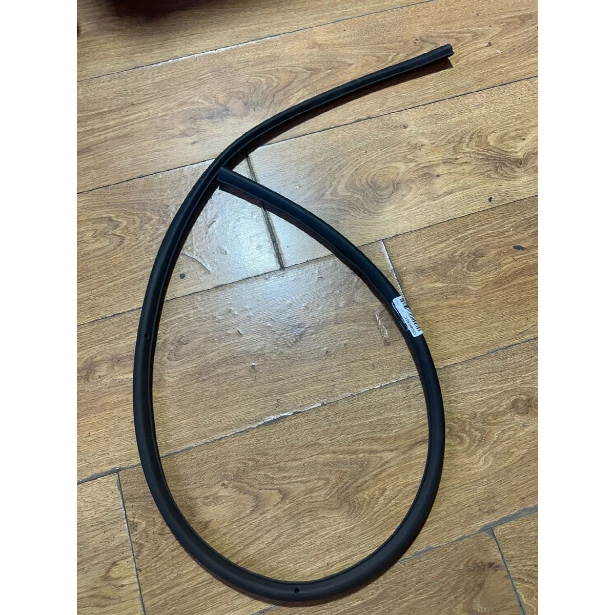 Tesla Model 3 MODEL 3 front door sealing strip