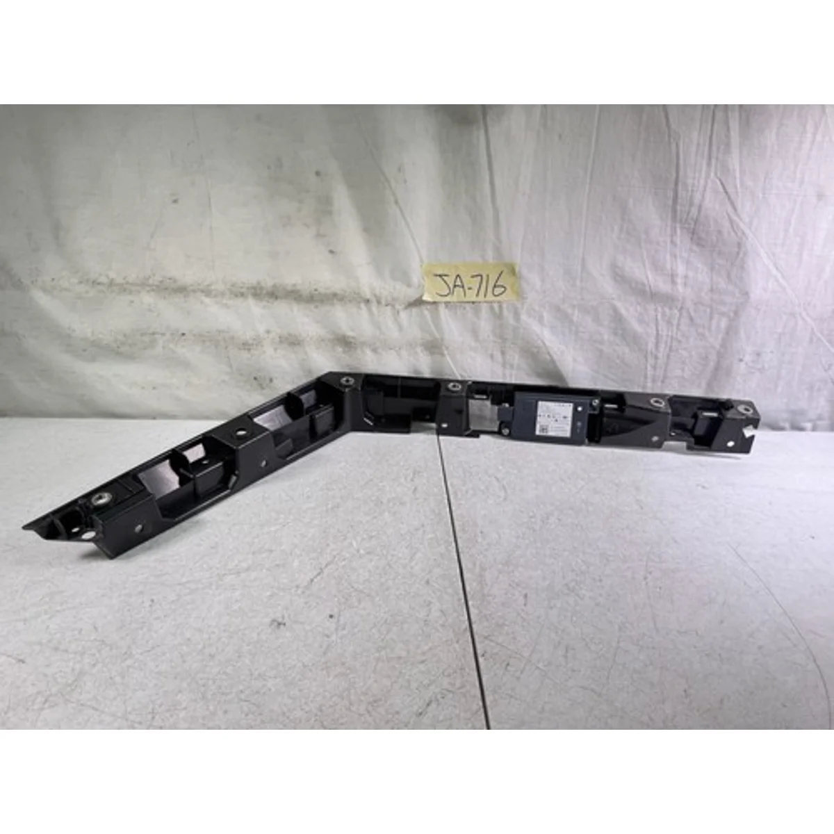 CARRIER - FRONT FENDER FLARE FORE - RIGHT HAND
