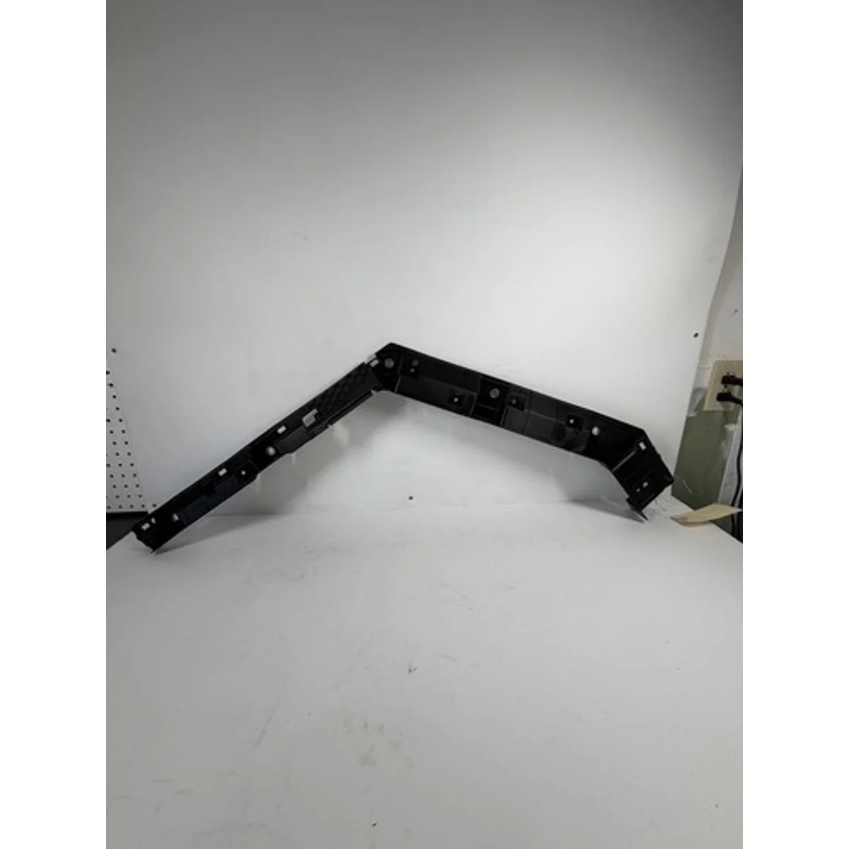 CARRIER - REAR FENDER FLARE FORE - RIGHT HAND