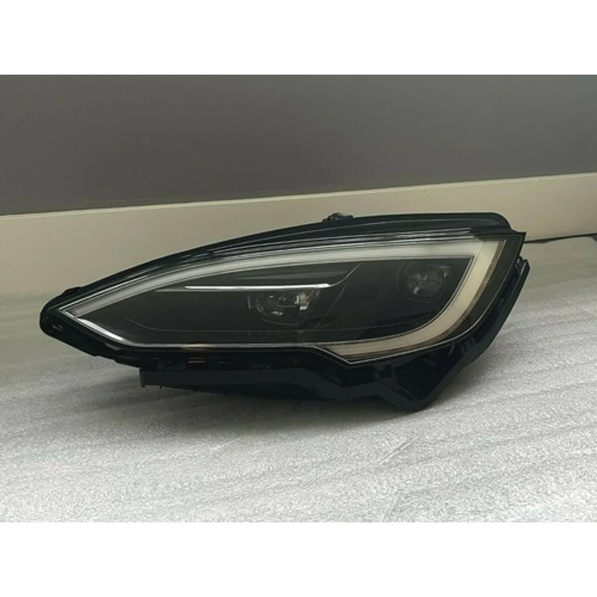 Tesla Model SHeadlight Left